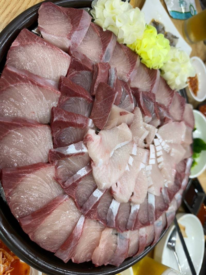 [잡담] 방어 때깔 좀 봐줭 여기 방어 맛있을 거 같아?? | 인스티즈
