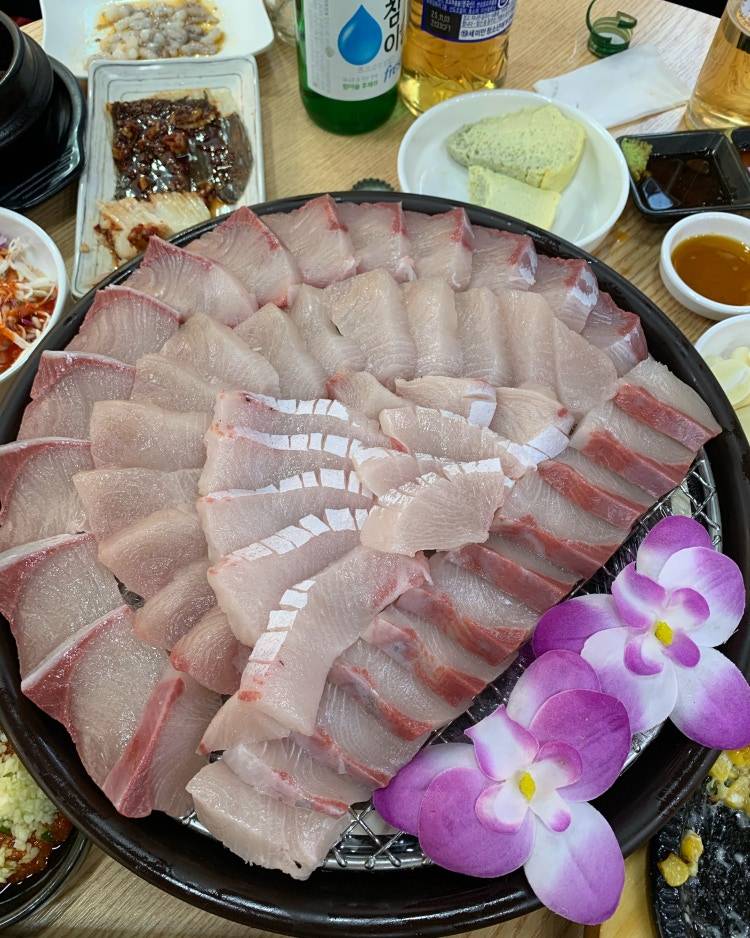 [잡담] 방어 때깔 좀 봐줭 여기 방어 맛있을 거 같아?? | 인스티즈