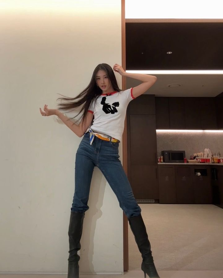 다리 길이만 2m(real)라는 여돌 비율 체감짤 | 인스티즈