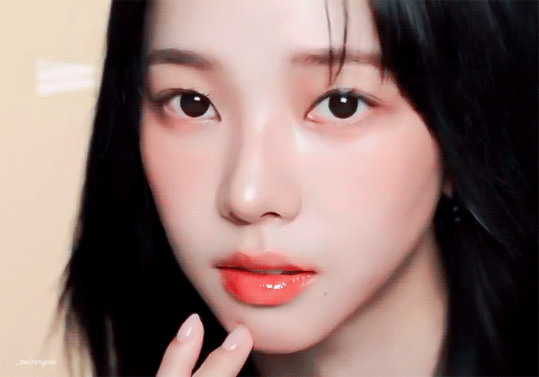 251120 샤넬 뷰티 에스파 카리나 gif | 인스티즈