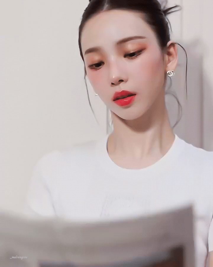 251120 샤넬 뷰티 에스파 카리나 gif | 인스티즈