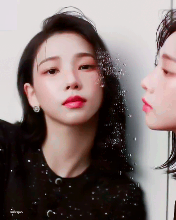 251120 샤넬 뷰티 에스파 카리나 gif | 인스티즈