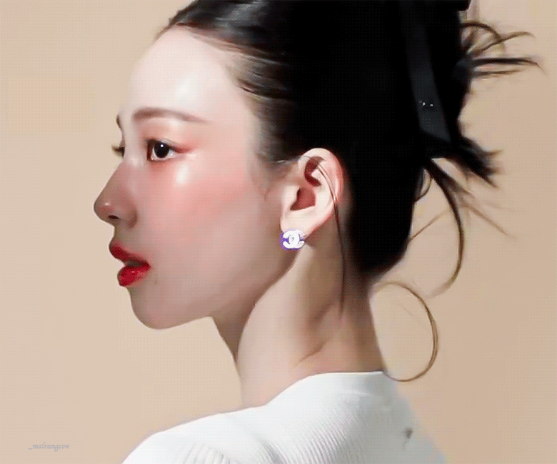 251120 샤넬 뷰티 에스파 카리나 gif | 인스티즈