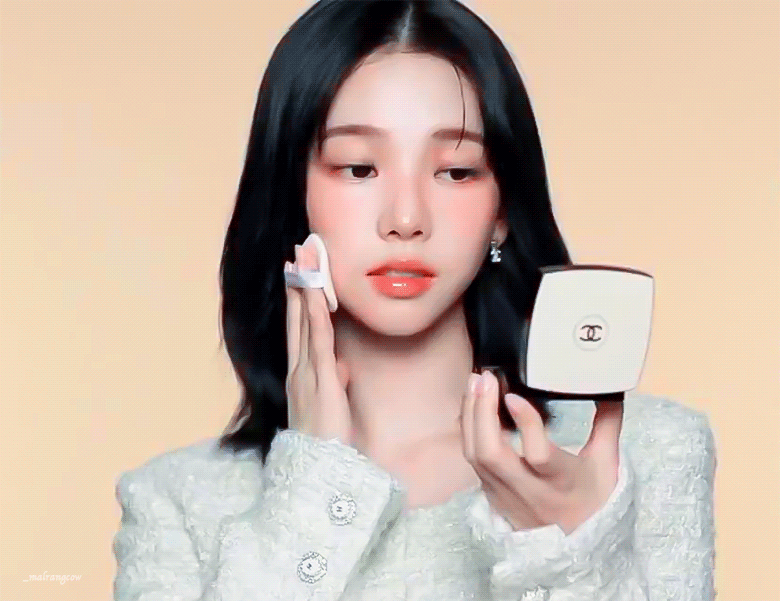 251120 샤넬 뷰티 에스파 카리나 gif | 인스티즈