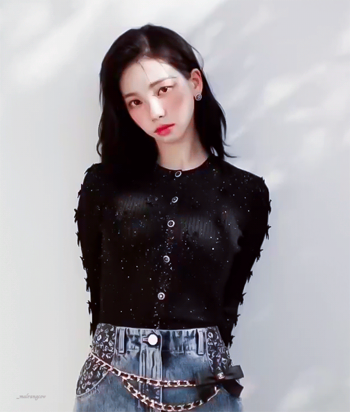 251120 샤넬 뷰티 에스파 카리나 gif | 인스티즈
