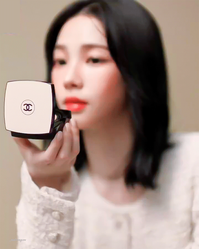 251120 샤넬 뷰티 에스파 카리나 gif | 인스티즈