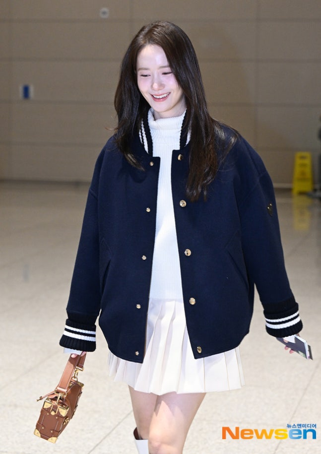 [잡담] 251122 임윤아 대만 출국 기사사진 | 인스티즈