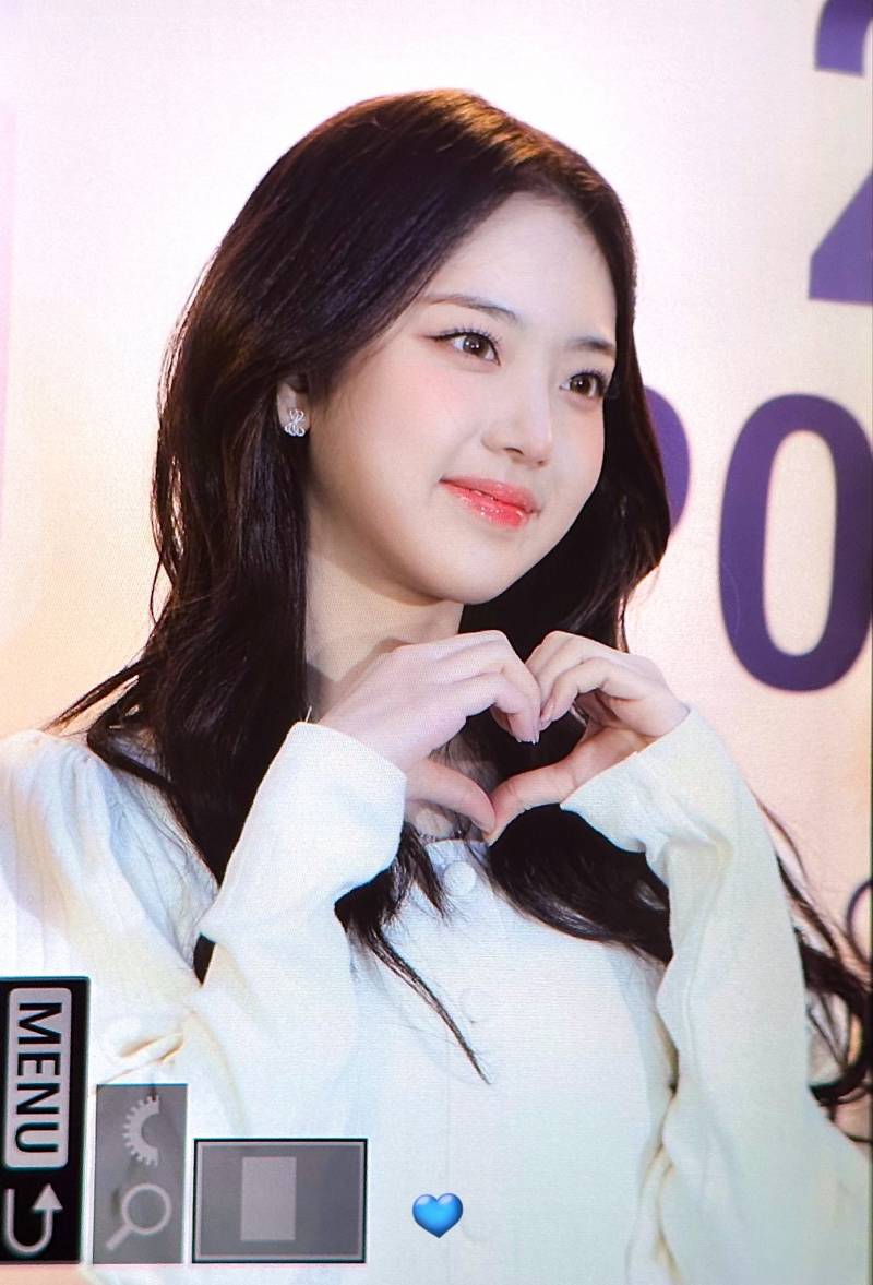 얼마전 성수에서 찍힌 영상으로 맘찍 터진 신인 여돌 | 인스티즈
