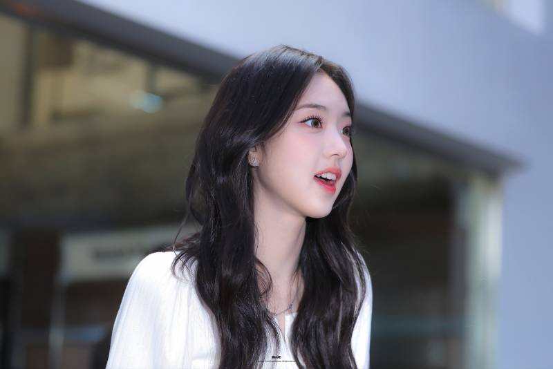 얼마전 성수에서 찍힌 영상으로 맘찍 터진 신인 여돌 | 인스티즈