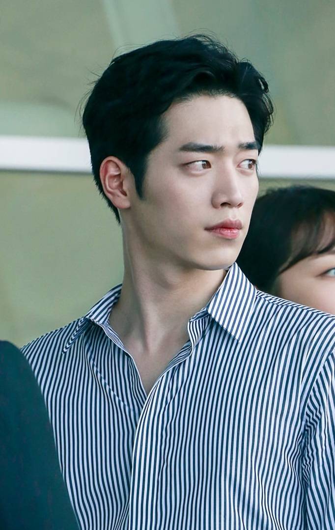현재 모두가 정색중인 서강준 턱 발달 언급..JPG | 인스티즈