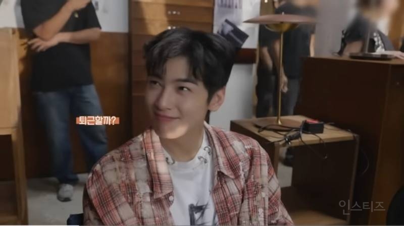 차은우 팔의 타투가 붉게 물든 이유..jpg | 인스티즈