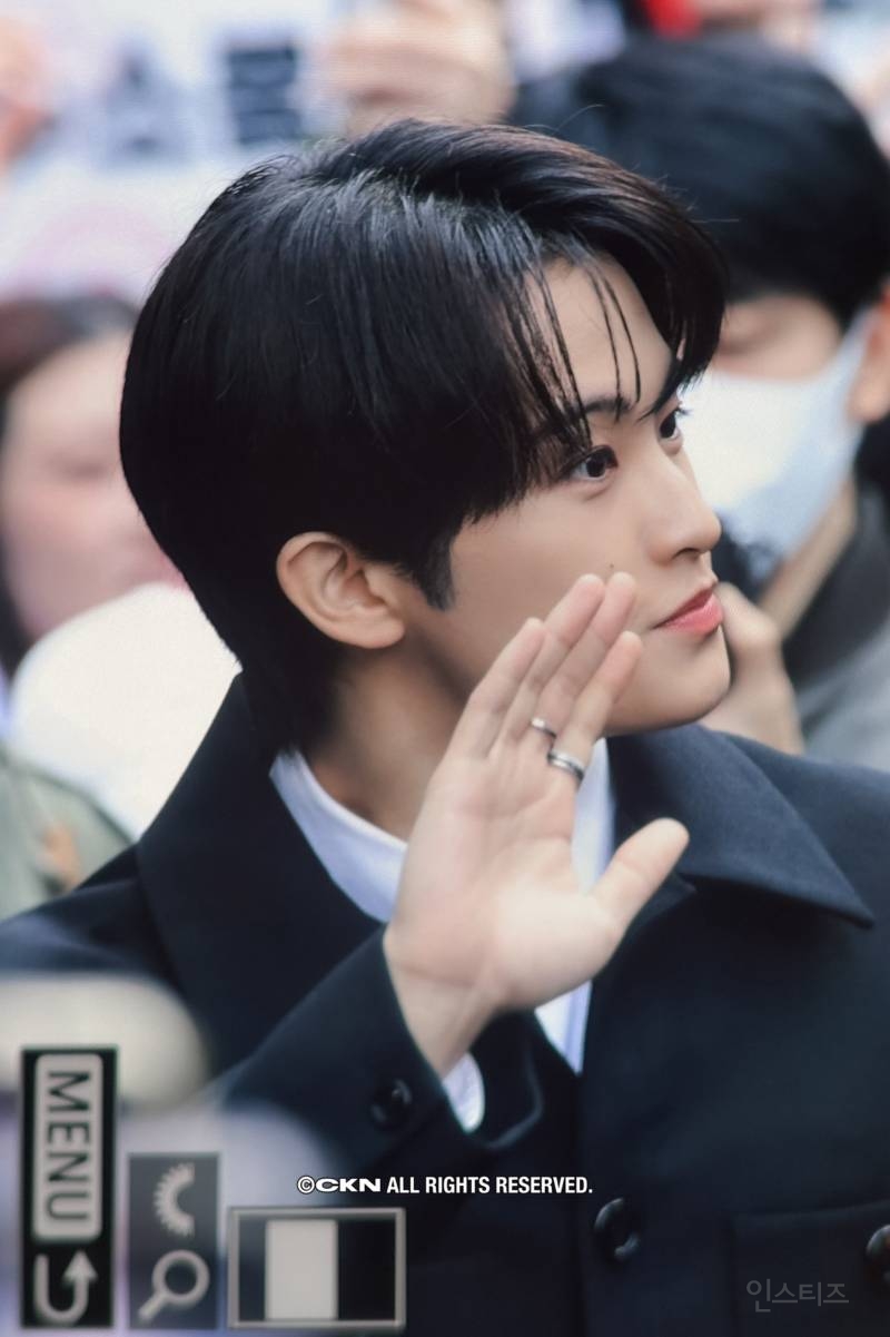 251124 코스알엑스 팝업스토어 참석한 NCT 마크 .jpg | 인스티즈