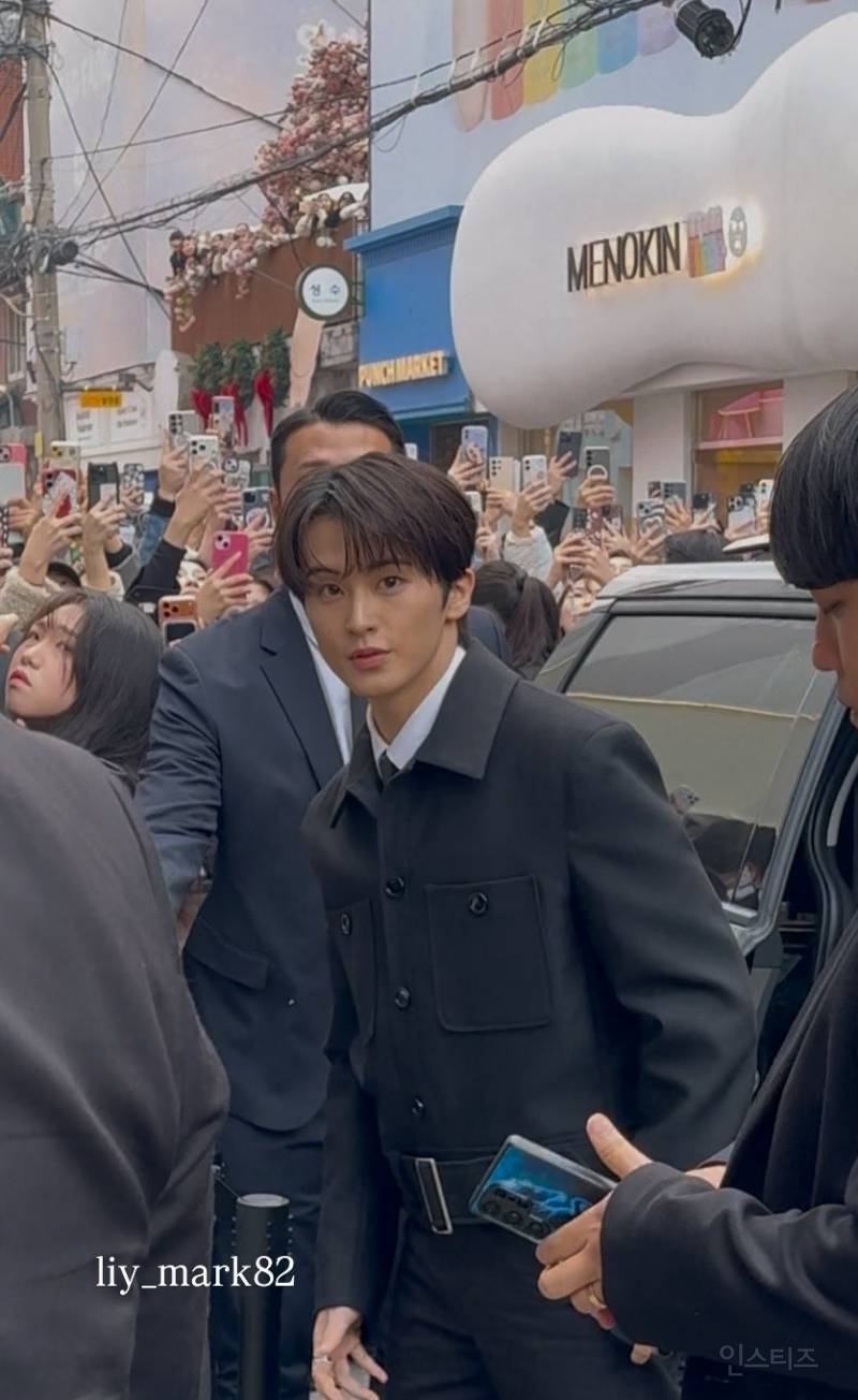 251124 코스알엑스 팝업스토어 참석한 NCT 마크 .jpg | 인스티즈