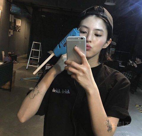 배우 한소희 거울 셀카 모음.jpg | 인스티즈