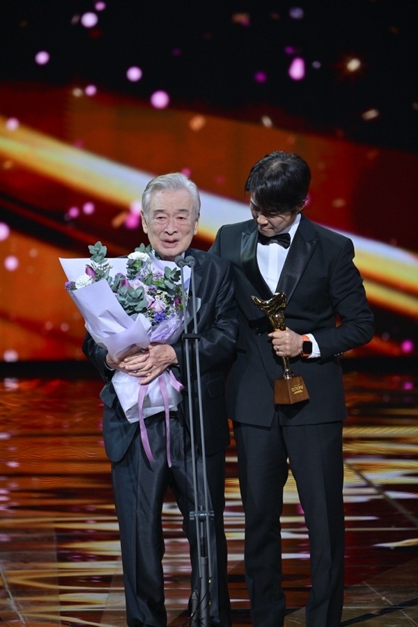 [정보/소식] [단독] 故이순재 대상 순간 지켰던 최수종 "슬프고 마음 아파. 제일 기억에 남는 거는..." [직격인터뷰] | 인스티즈
