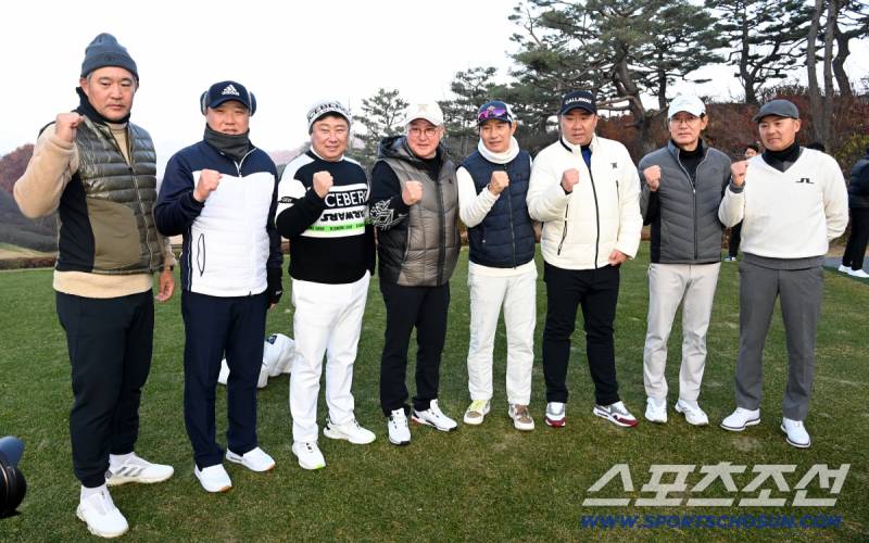 [잡담] [포토] 제42회 야구인 골프대회, 골프장에 모인 KBO 감독들의 파이팅 | 인스티즈