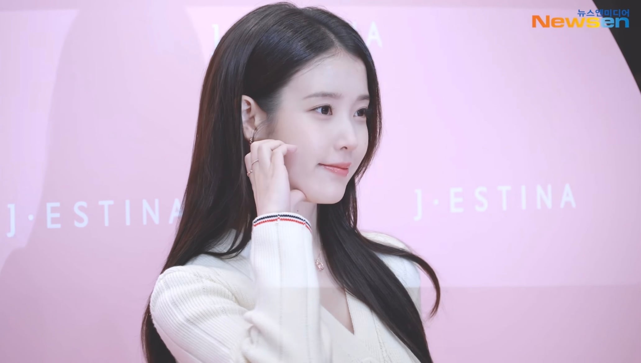 [잡담] 아이유 오늘 완전 토끼상🐰 | 인스티즈