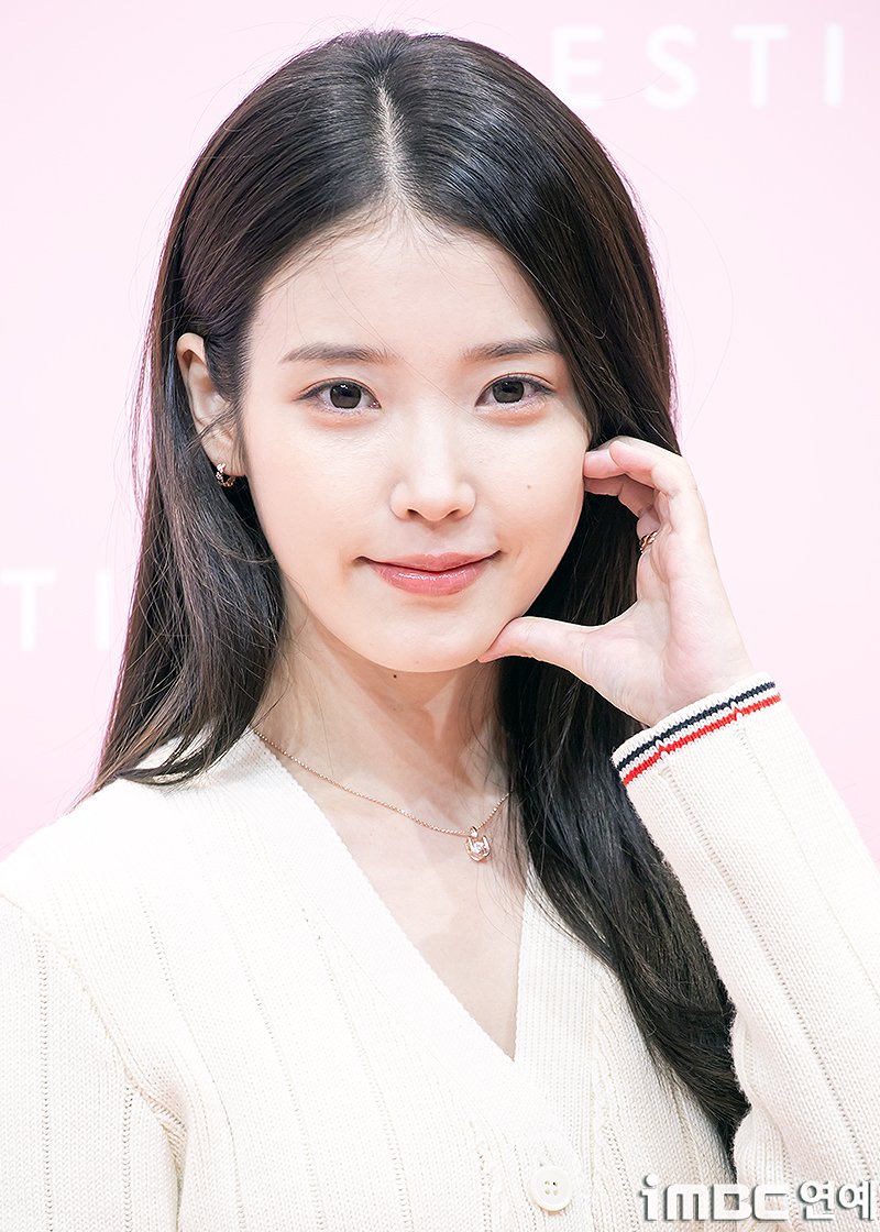[잡담] 251126 아이유 제이에스티나 포토콜 행사 기사사진 | 인스티즈