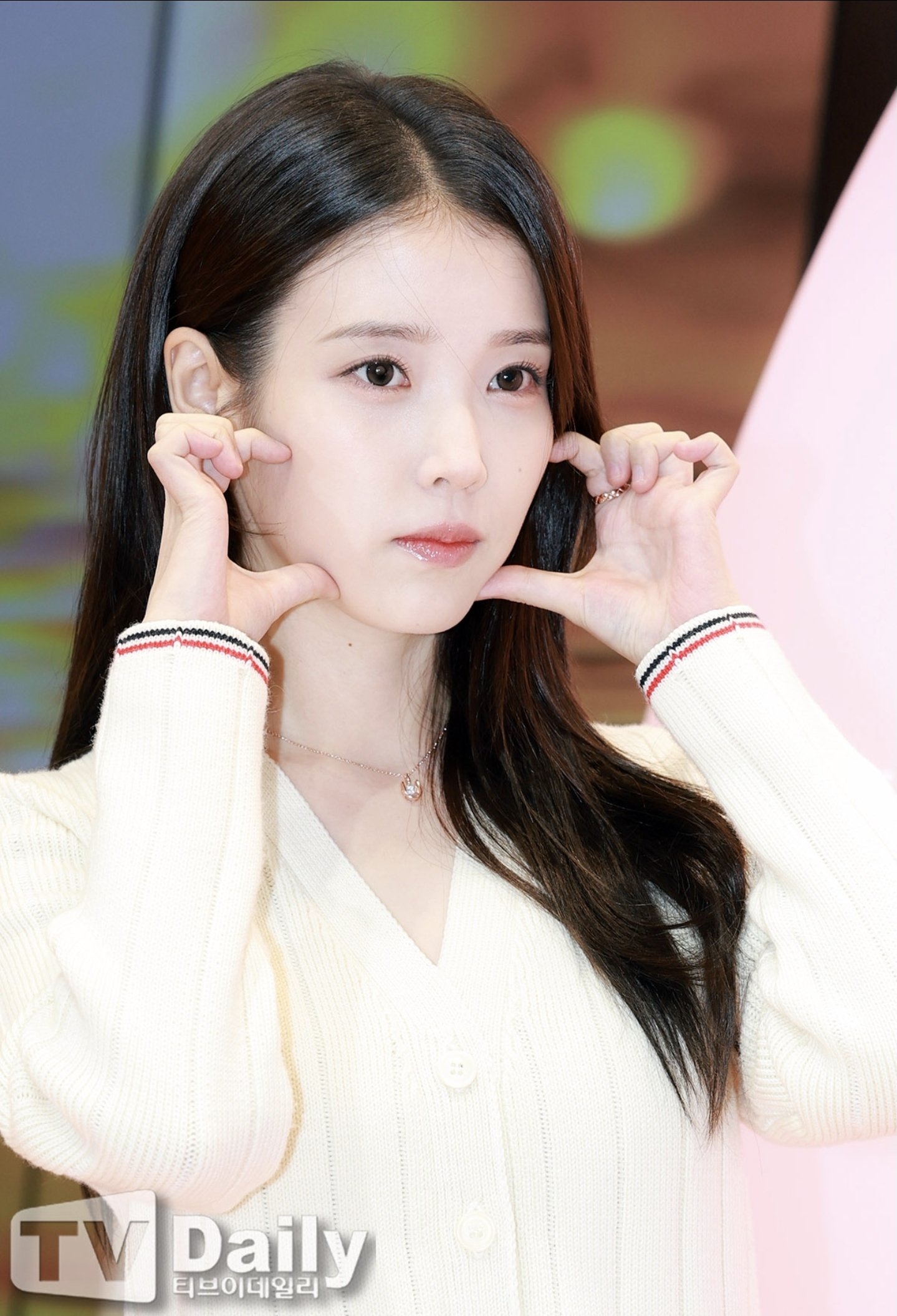 [잡담] 오늘 아이유 엄청 뽀둥하게 생겼어ㅠㅠ | 인스티즈