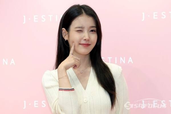 251126 아이유 제이에스티나 J&U Archive' 팝업스토어 오픈 기념 포토콜 행사 기사사진 jpg | 인스티즈