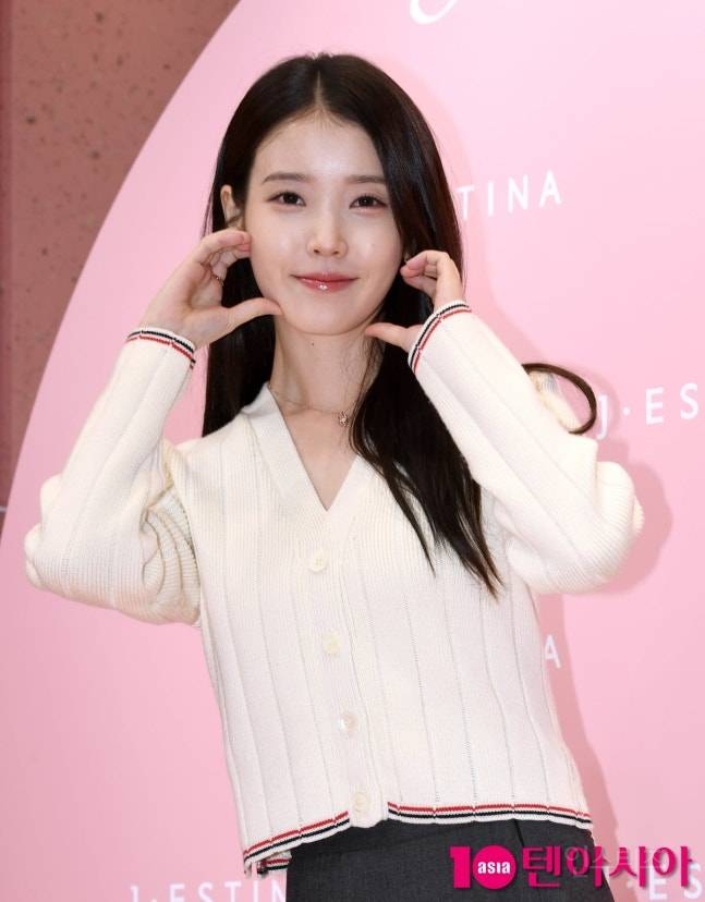 251126 아이유 제이에스티나 J&U Archive' 팝업스토어 오픈 기념 포토콜 행사 기사사진 jpg | 인스티즈