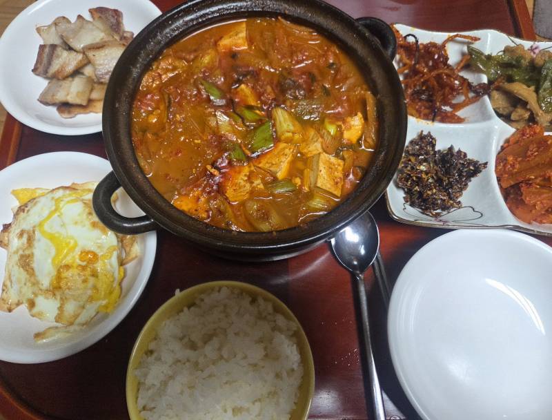 [잡담] 나 야근하고 들어왔는데 아빠가 이렇게 밥 차려줌 | 인스티즈