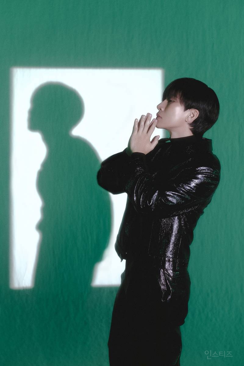 솔로앨범 세계관 확실한것같아 보이는 남돌 컨포.jpg | 인스티즈