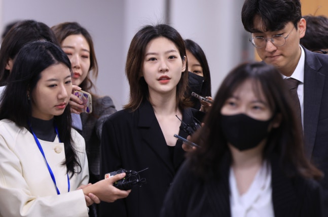 [마플] 故김새론 어머니, 2차 입장문…"김수현 측 조롱과 비아냥, 2차 가해 멈춰라” | 인스티즈