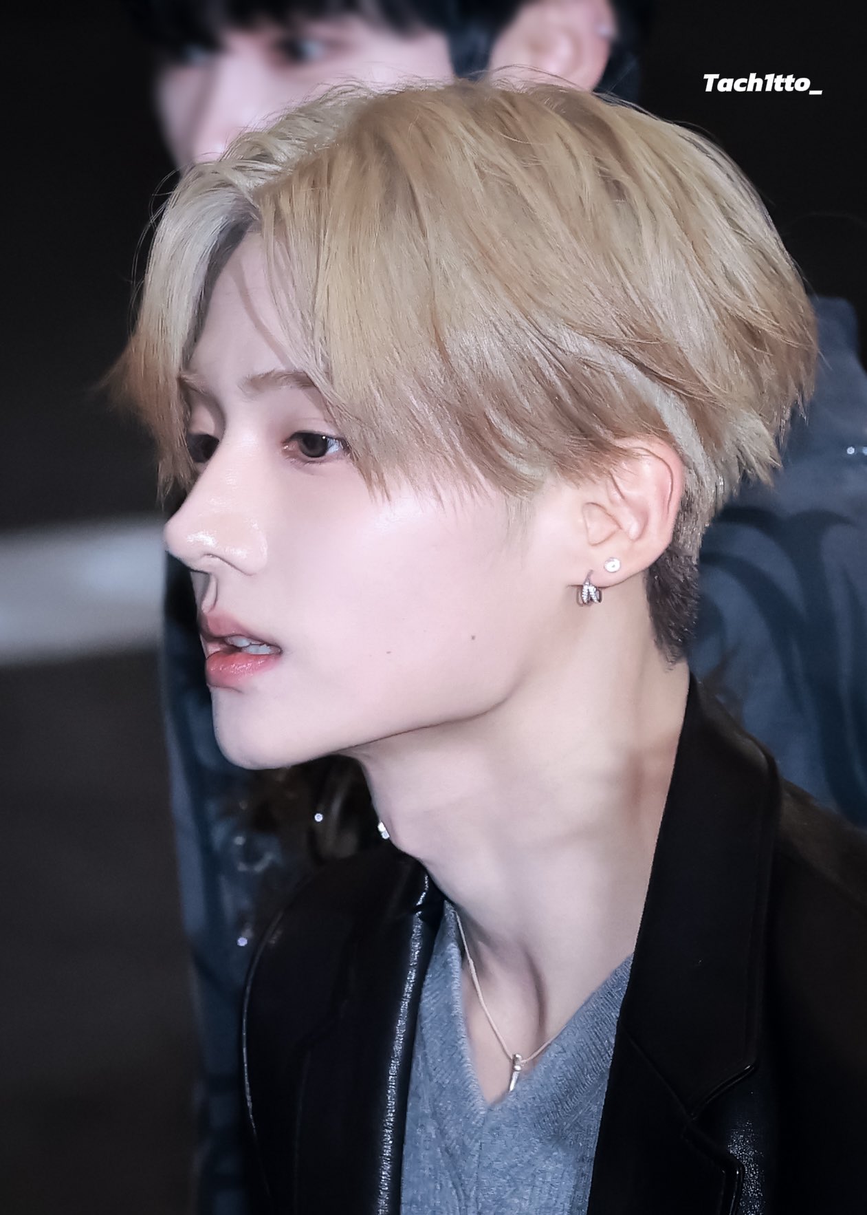 [잡담] 아니 이상원 무대할때마다 인이어 빠지는거 같은데 | 인스티즈