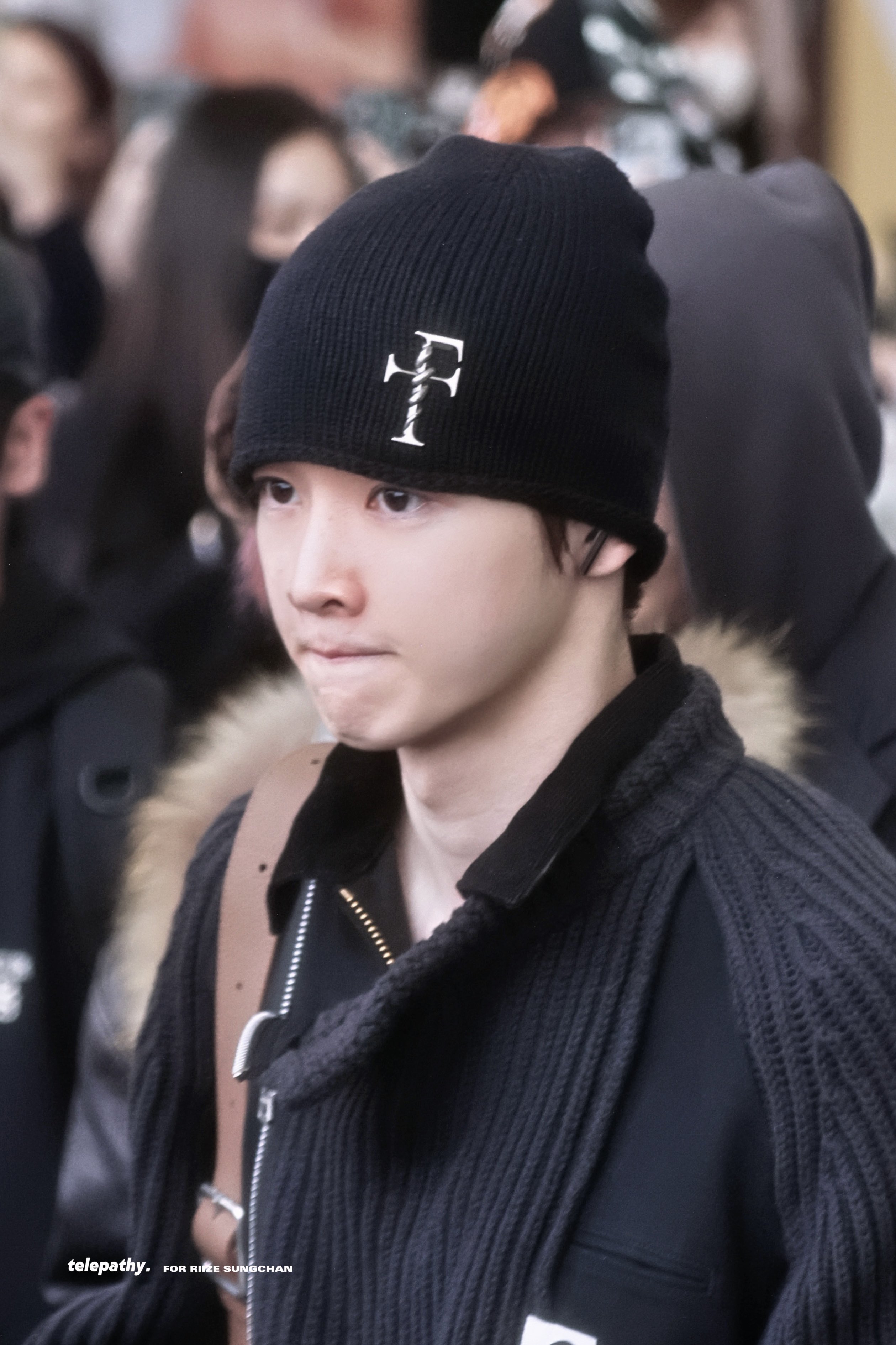 [잡담] 성찬..이러고 공항갔다는데 | 인스티즈