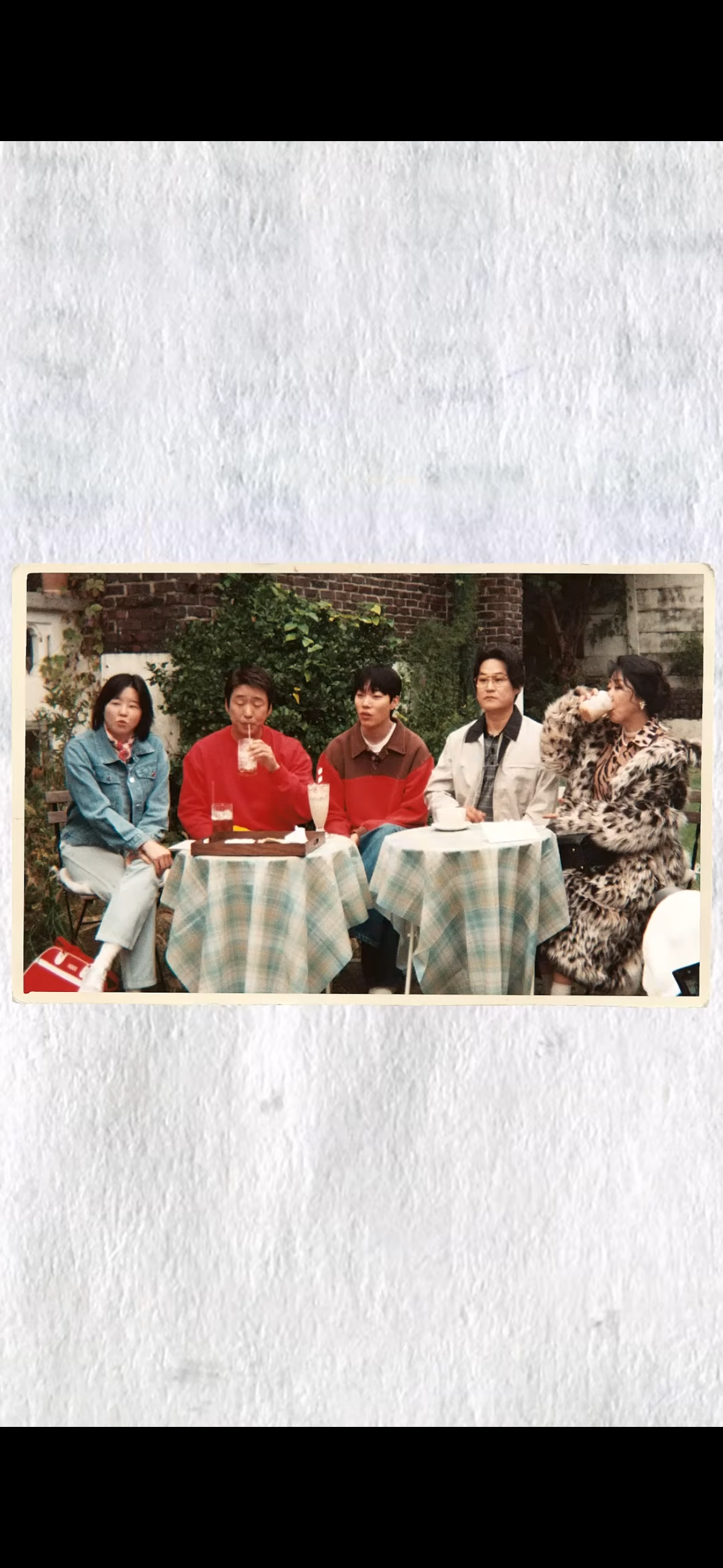 [정보/소식] 류준열, '응팔' 포스터에는 빠졌는데…혜리가 찍은 필름 사진엔 있네 | 인스티즈