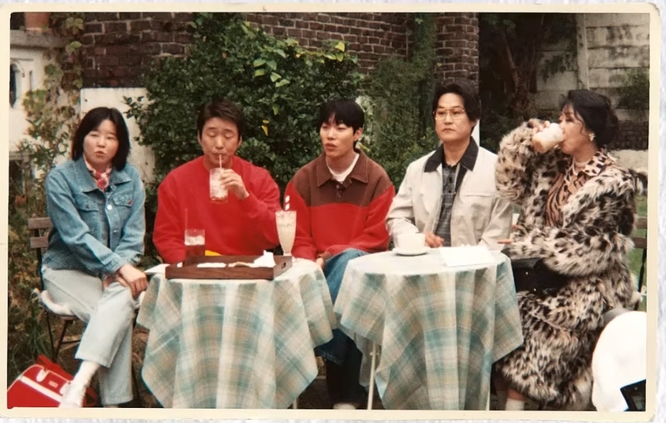 [잡담] 류준열 정환이 옷 입었네 | 인스티즈