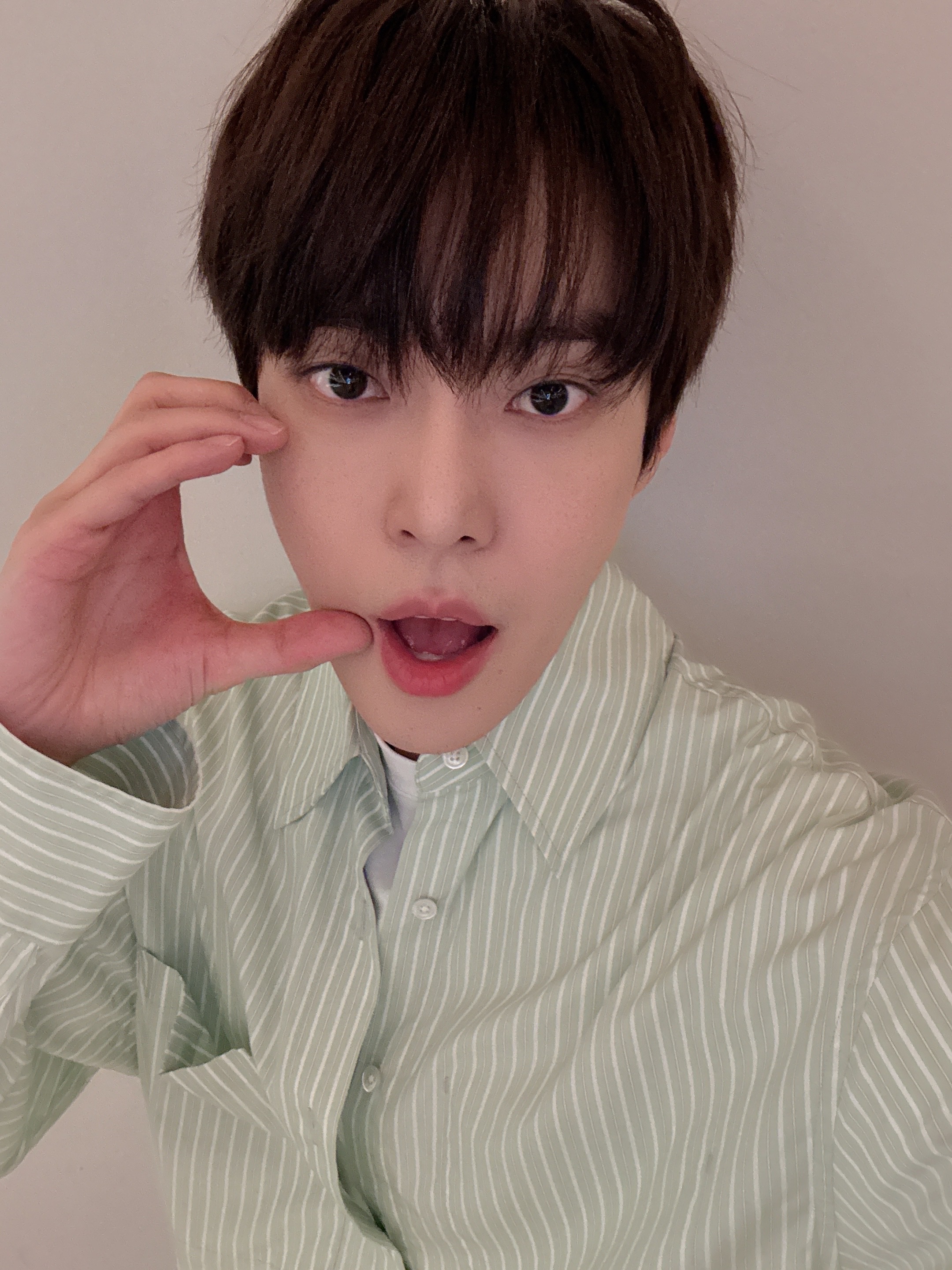 [잡담] 어제 엔시티 도영이가 셀카 100개 넘게 주고 갔는데 | 인스티즈