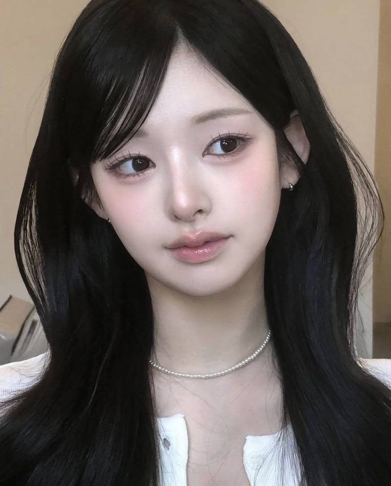 [잡담] 대학에서 이정도로 메이크업 하고 다니면 너무 튀어? | 인스티즈