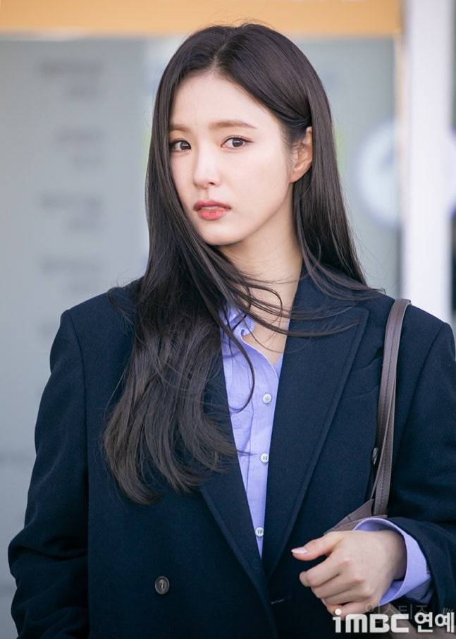 251203 로마 출국한 배우 신세경 기사사진 | 인스티즈