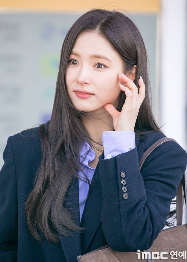 251203 로마 출국한 배우 신세경 기사사진 | 인스티즈