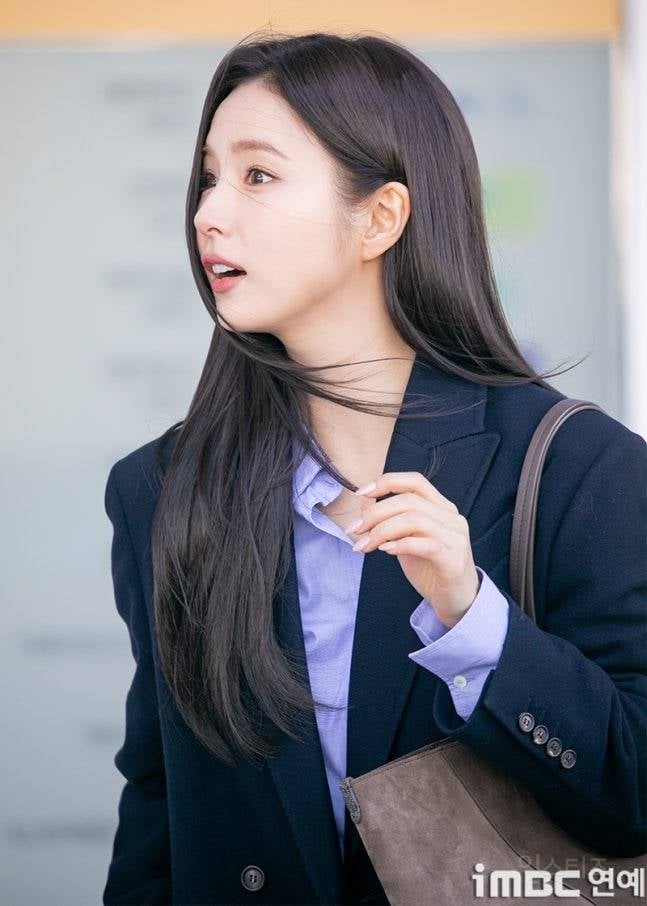 251203 로마 출국한 배우 신세경 기사사진 | 인스티즈