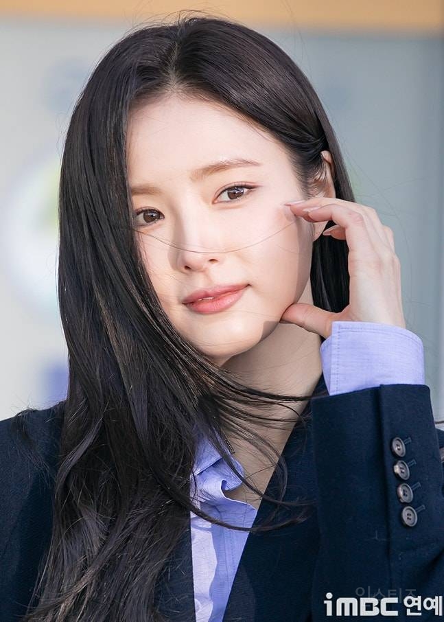 251203 로마 출국한 배우 신세경 기사사진 | 인스티즈