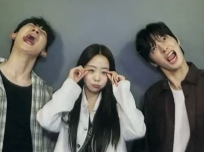 [잡담] 환연 민경우진재형 셋이 사진 찍을 때 | 인스티즈