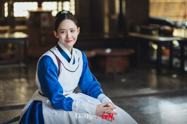 [잡담] 윤아 쪽머리 진짜 신기하네 | 인스티즈