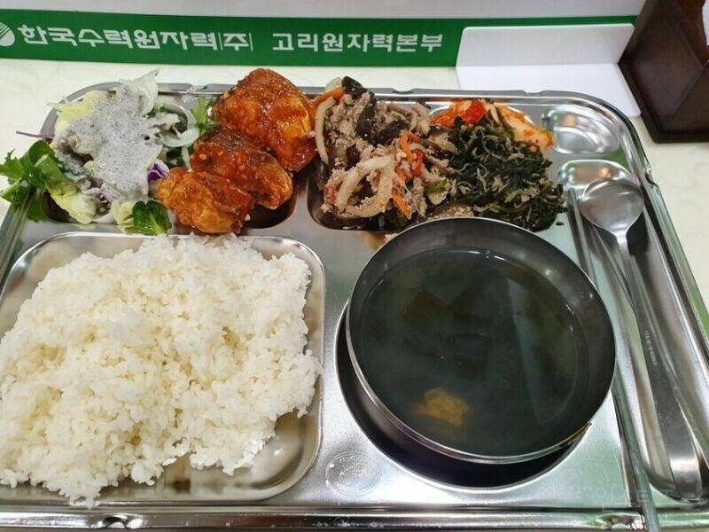 4500원 구내식당 뽕뽑고있는 사람.jpg | 인스티즈