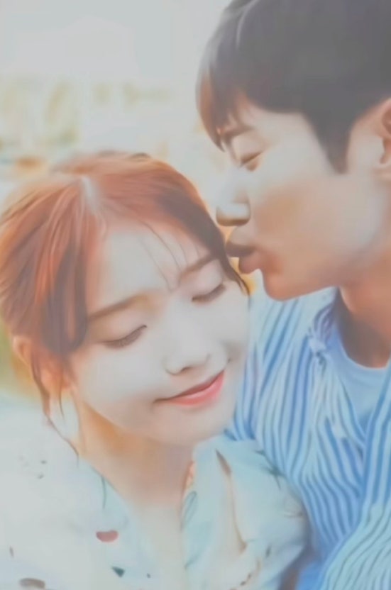 [잡담] 아이유랑 변우석 소품인데도 사진 꽤 있었넼ㅋㅋㅋ | 인스티즈