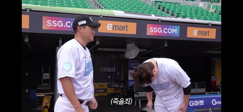 [잡담] 84 선배 헤드락 걸고 죽을상 된 04년생 | 인스티즈