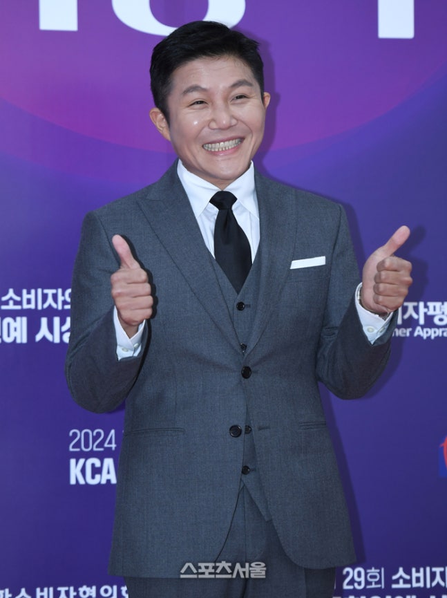 [잡담] 조세호, 난데없는 '조폭 연루설'과 '고가 선물'…소속사 강력 부인 | 인스티즈