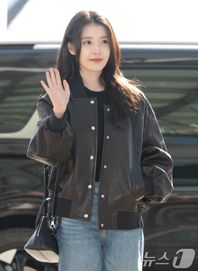 [잡담] 폭싹속았수다) 박보검 아이유 이준영 강유석 공항 출국 사진 | 인스티즈