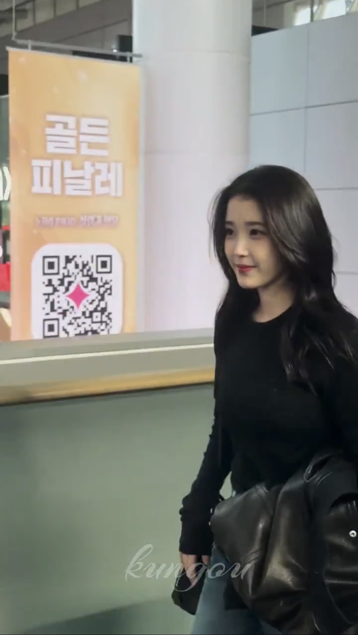 [잡담] 아이유 실물로 보면 눈이 한바가지라는거 뭔지 알겠음 | 인스티즈