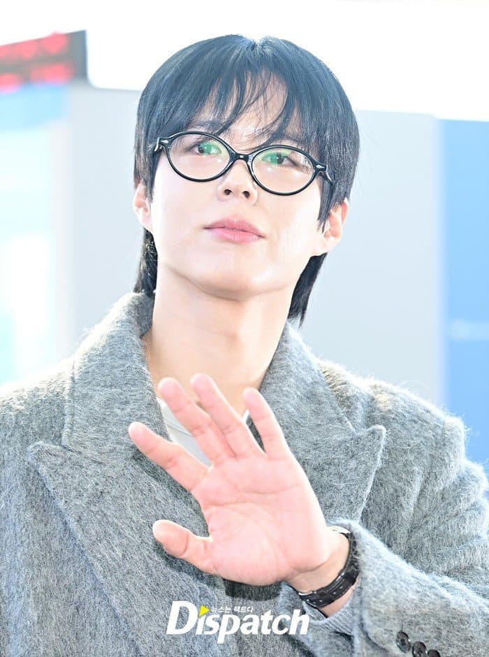 [잡담] 박보검 오늘 출국짤인데 이런 예민미있는 것도 | 인스티즈