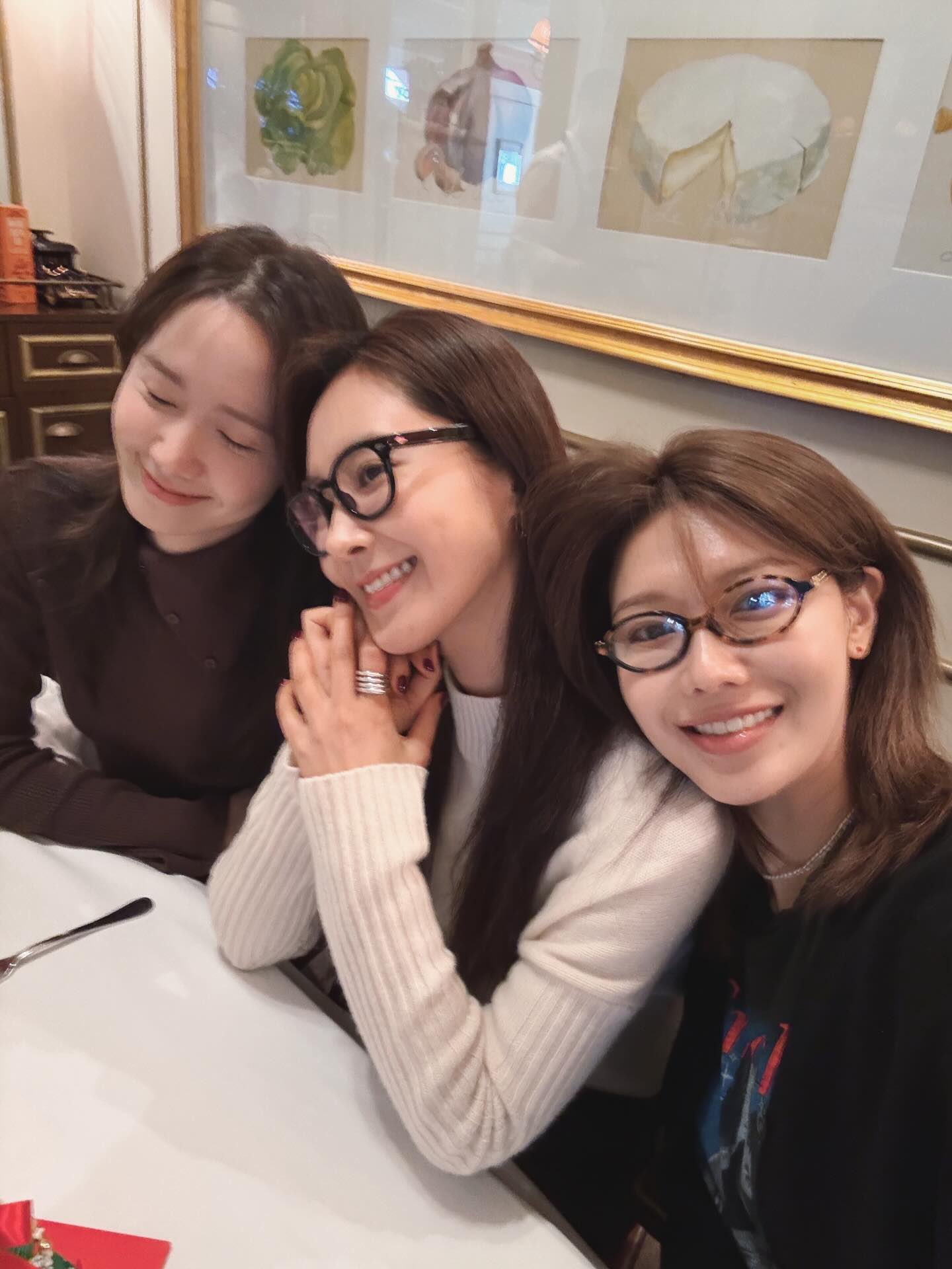 [잡담] 윤아 어제 멤버 언니 생파도 챙겨주고 야무지게 출국했군아 | 인스티즈