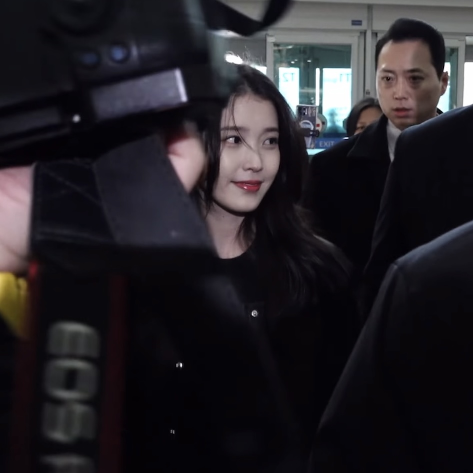 [잡담] 아이유 이거랑 비슷한 느낌나는 립제품 있나... | 인스티즈