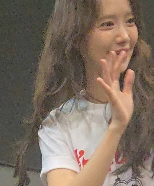 온몸으로 연예인 포스 풍기는 임윤아 폰카 실물짤 모음 | 인스티즈